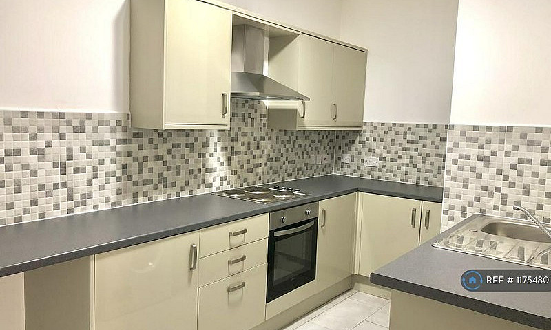 2 Bedroom Flat In Ho...