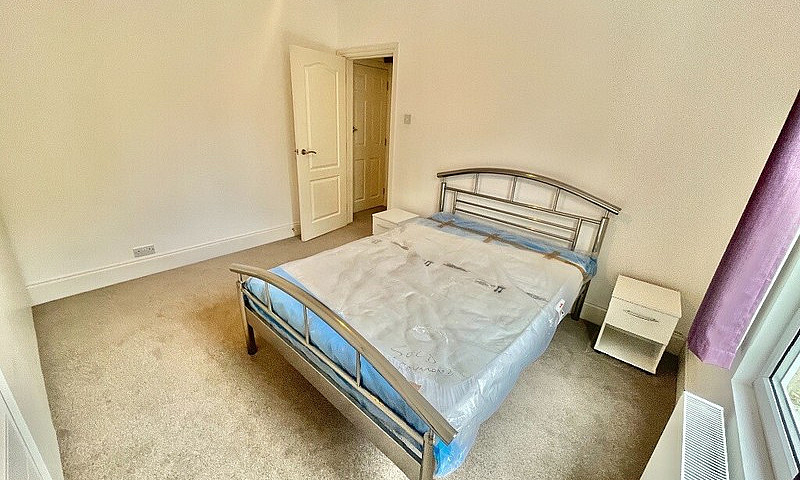 1 Bed 1 Bath/Showroo...