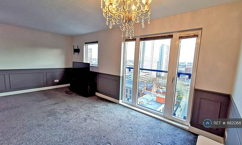 2 Bedroom Flat In Th...