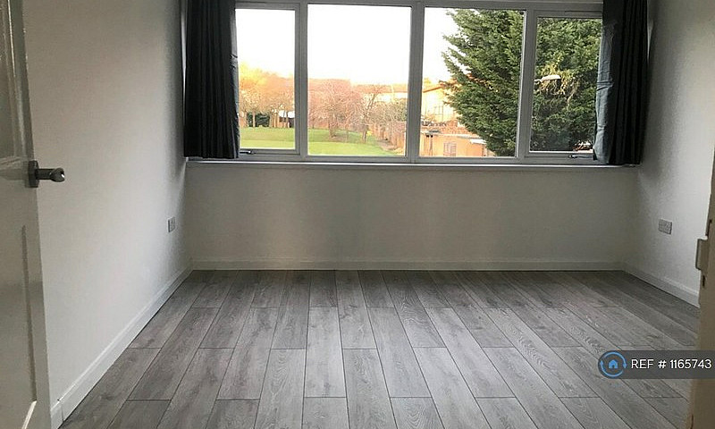 5 Bedroom House In P...