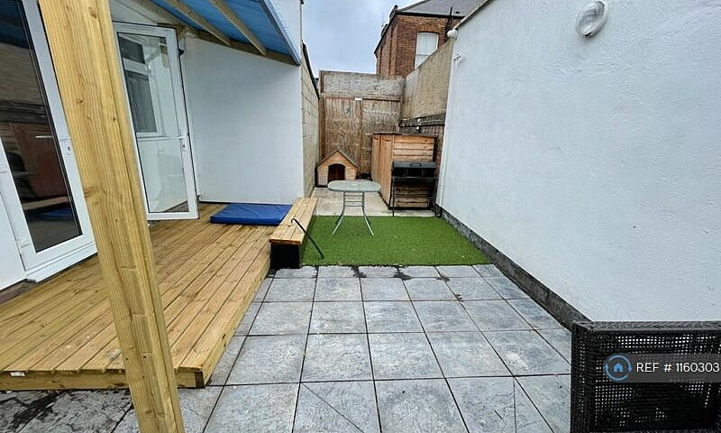 1 Bedroom Flat In Cr...