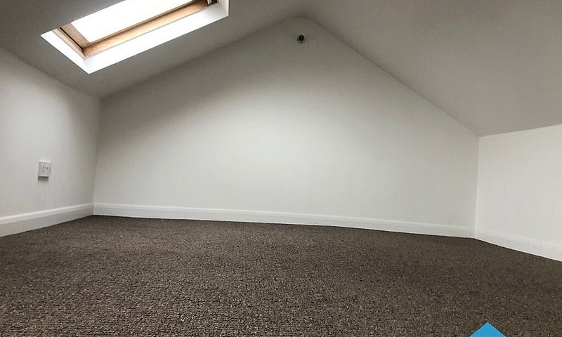 Large 2 Bedroom 1St ...