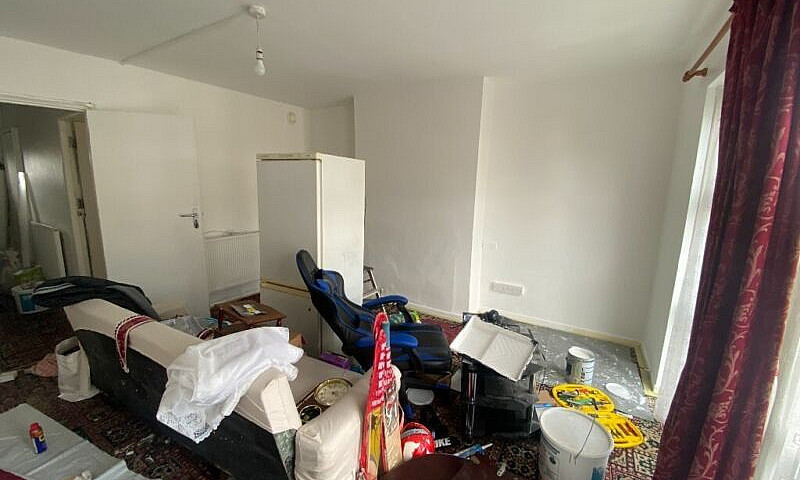 2 Bedroom Flat In Wa...