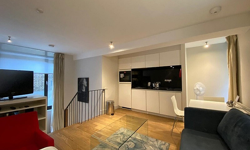 Stunning Apartment I...