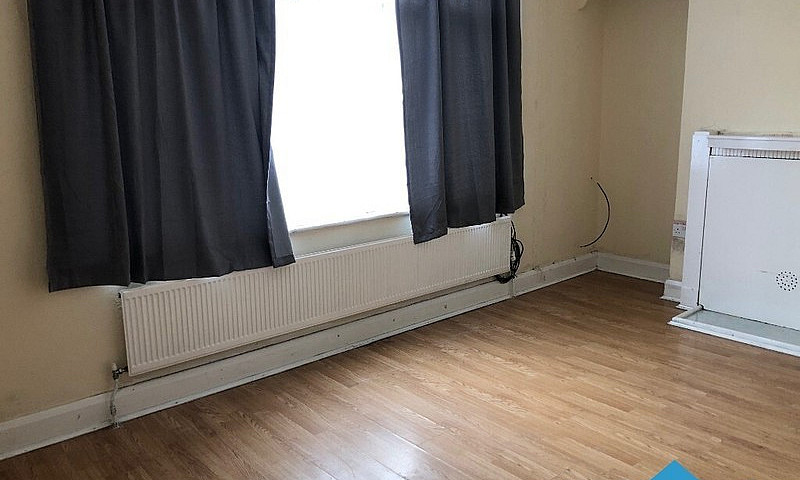 Large 4 Bedroom Hous...