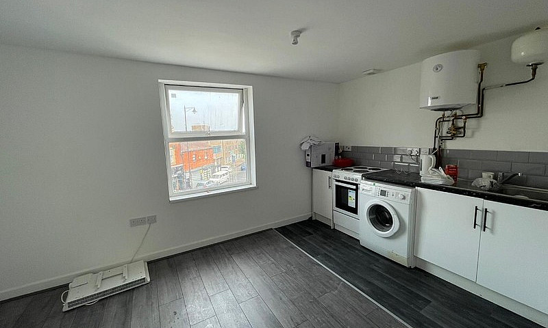 **Flat To Rent**Stra...
