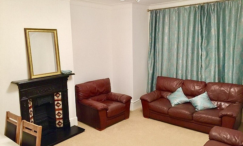 Spacious 5 Bed House...
