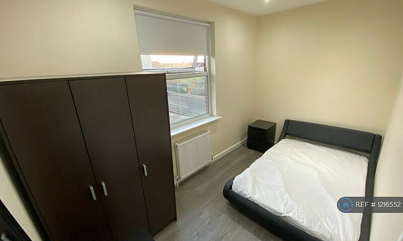 3 Bedroom House In T...