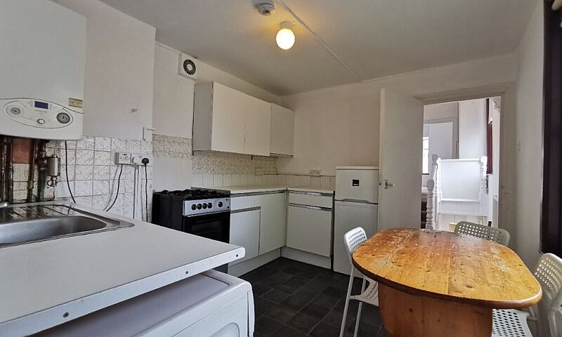 Large First Floor Fl...