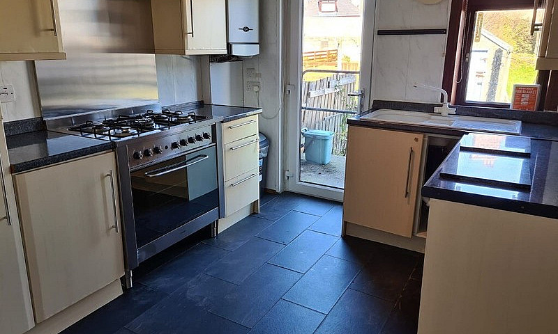 2 Bedroom House In D...