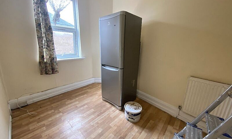 Spacious 2 Bedroom M...