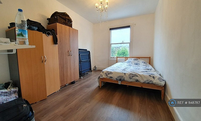 1 Bedroom Flat In Lo...