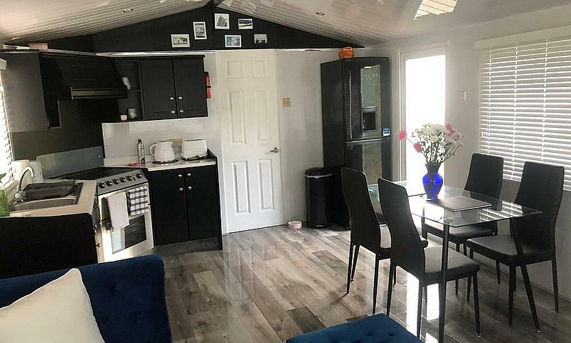Caravan For Rent £90...