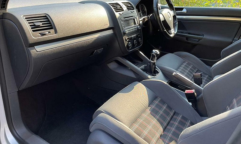 2005 Volkswagen Golf...