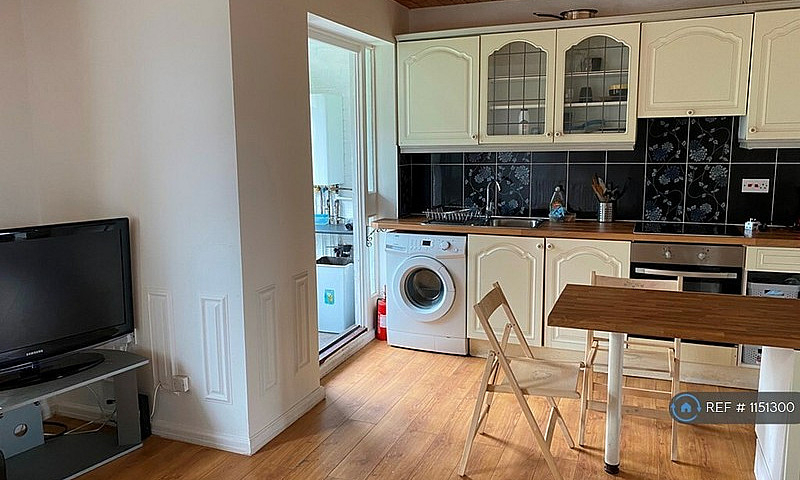 3 Bedroom Flat In Ru...