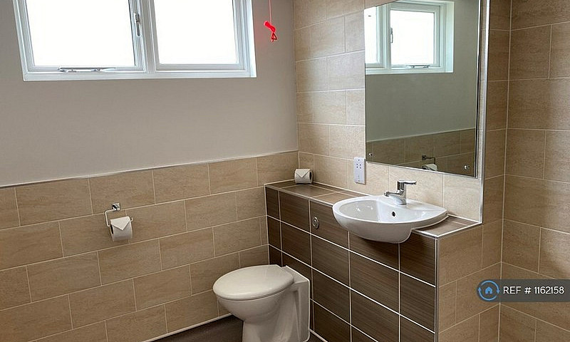 1 Bedroom Flat In Ha...