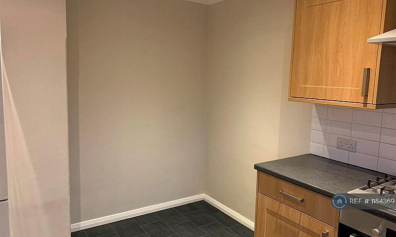2 Bedroom Flat In Gr...