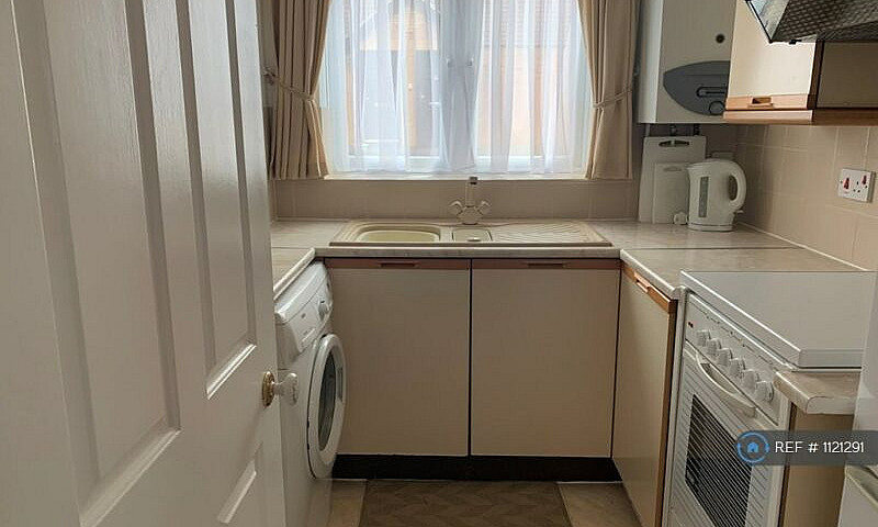 2 Bedroom Flat In Wi...