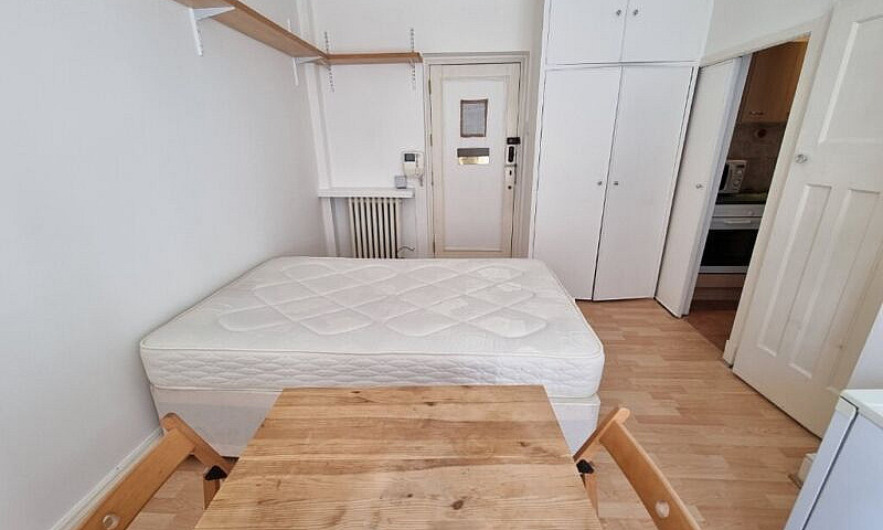 Amazing Furnished St...