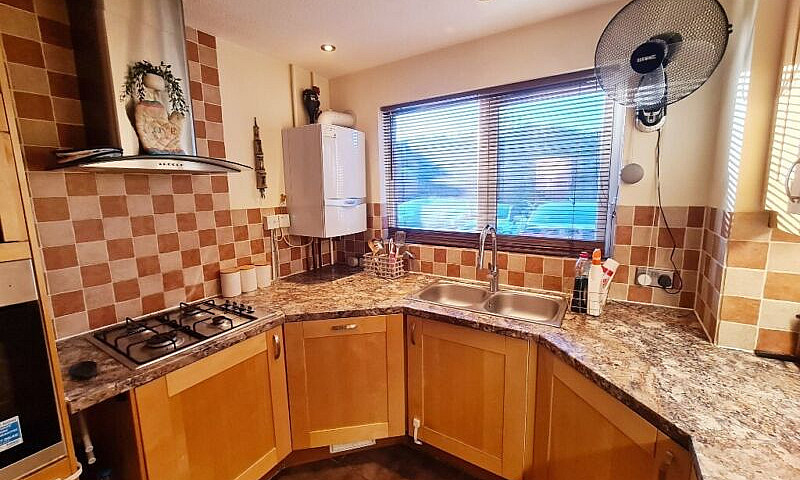 3 Beds 2 Bathrooms –...