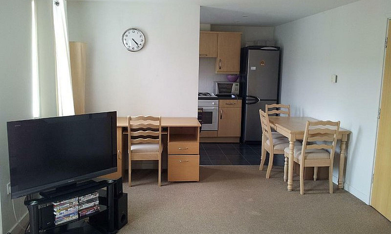 2 Bedroom Flat In Sa...