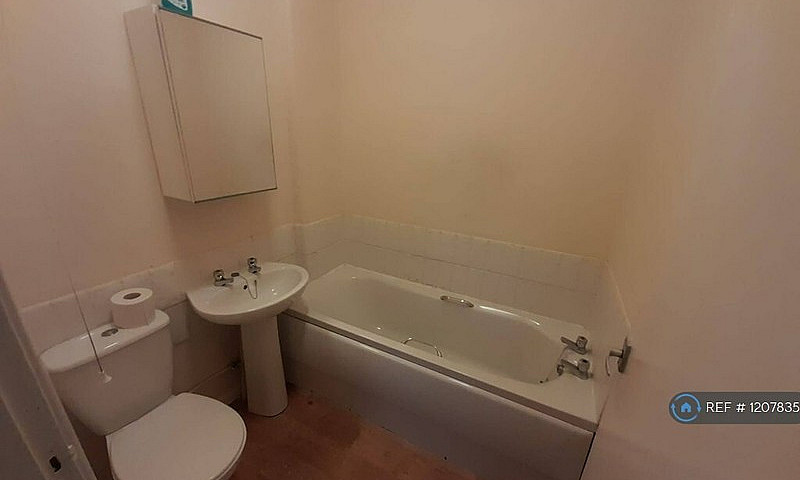 2 Bedroom House In G...