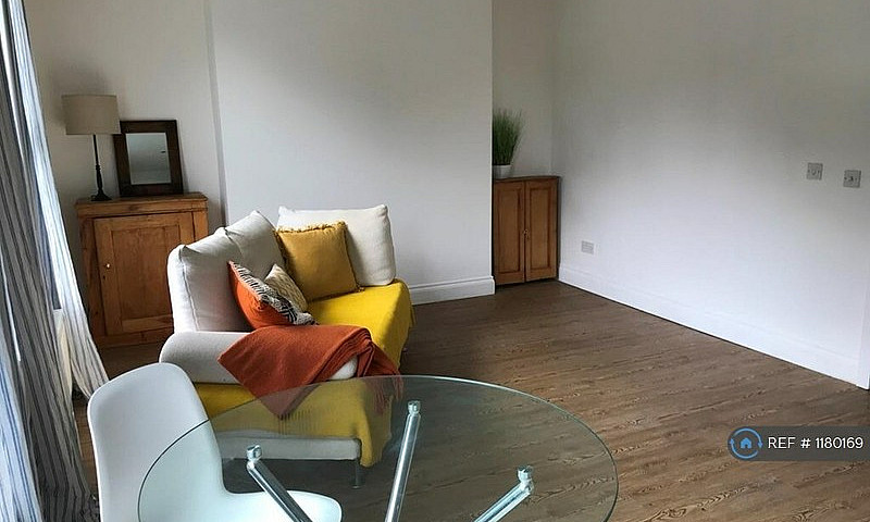 1 Bedroom Flat In Mo...