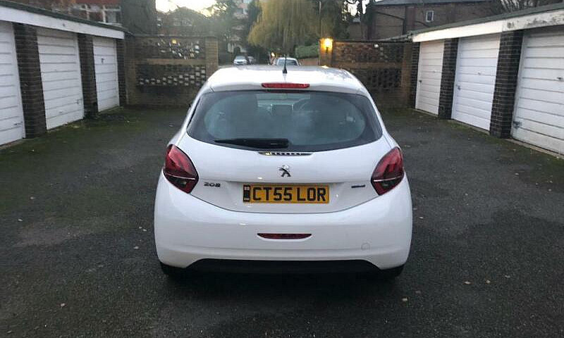 Peugoet 208 Black Ed...