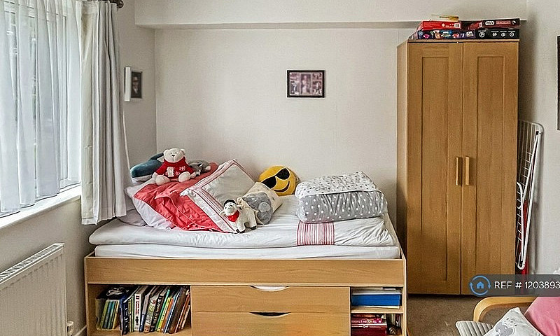 1 Bedroom Flat In Ch...