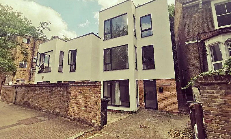 Immaculate 4 Bedroom...