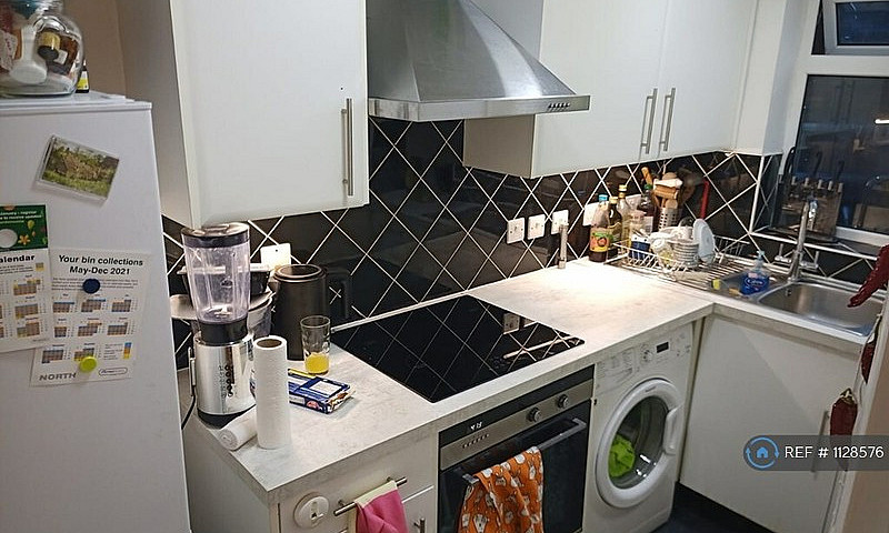 1 Bedroom Flat In Ca...