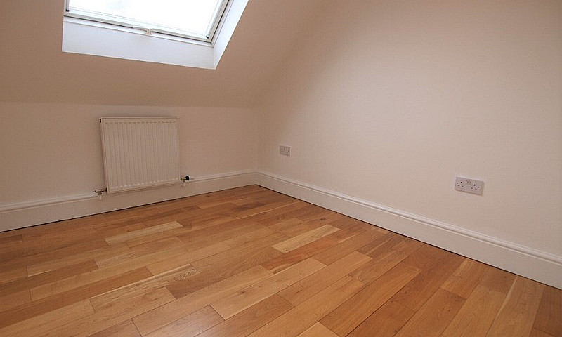 Large 3 Bed Flat In ...