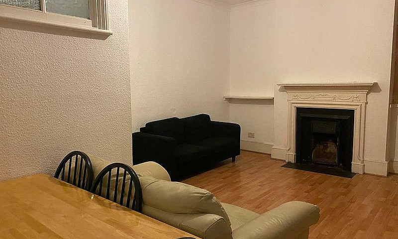 2 Bed Flat, Crouch E...