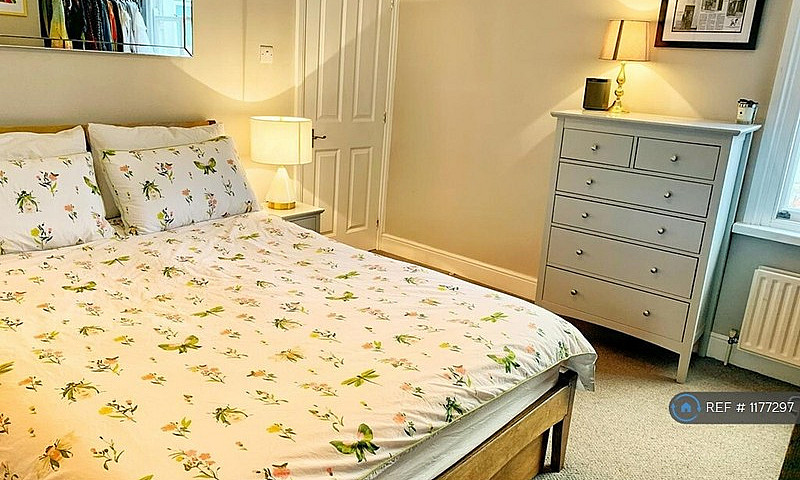1 Bedroom Flat In Wa...