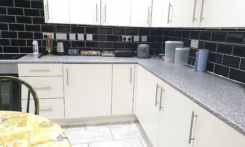 Double Room To Let |...