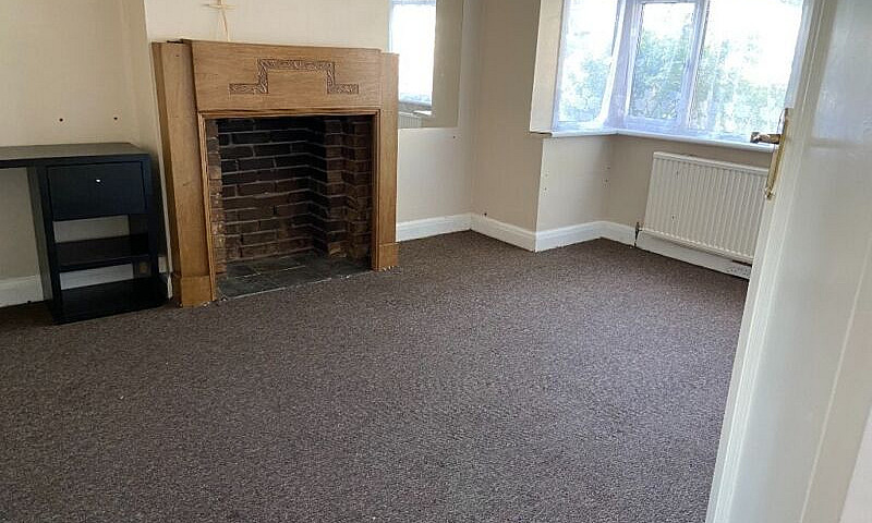 5 Bedroom Semi Detac...
