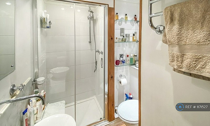 1 Bedroom Flat In On...