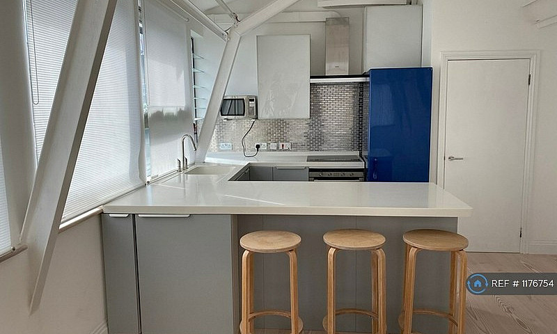 2 Bedroom Flat In Lo...