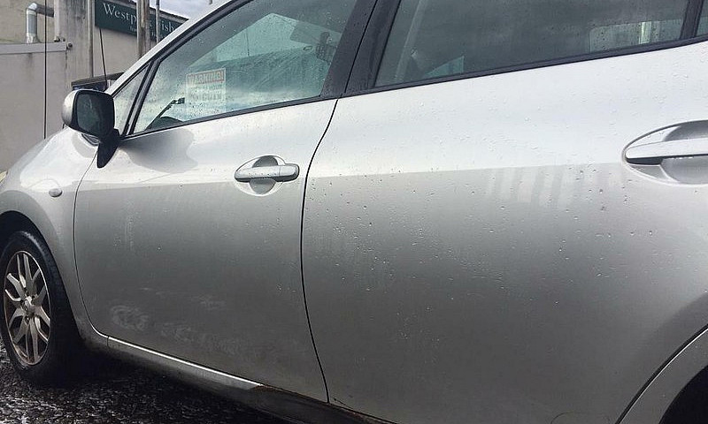 Toyota Auris 1.6   2...