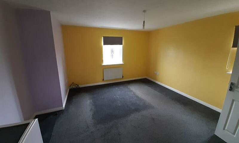 Large 4 Bed House Fo...
