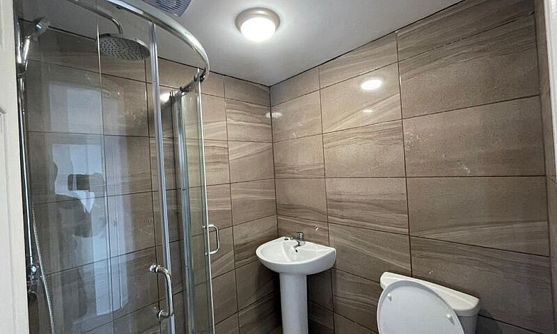 **Flat To Rent**Stra...