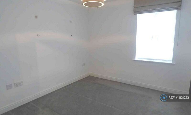 2 Bedroom Flat In Th...