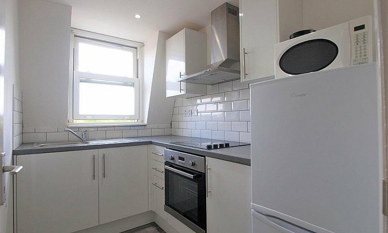 A Large 2 Bedroom To...