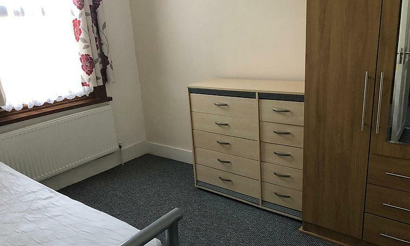 Huge 2 Bedroom Flat ...