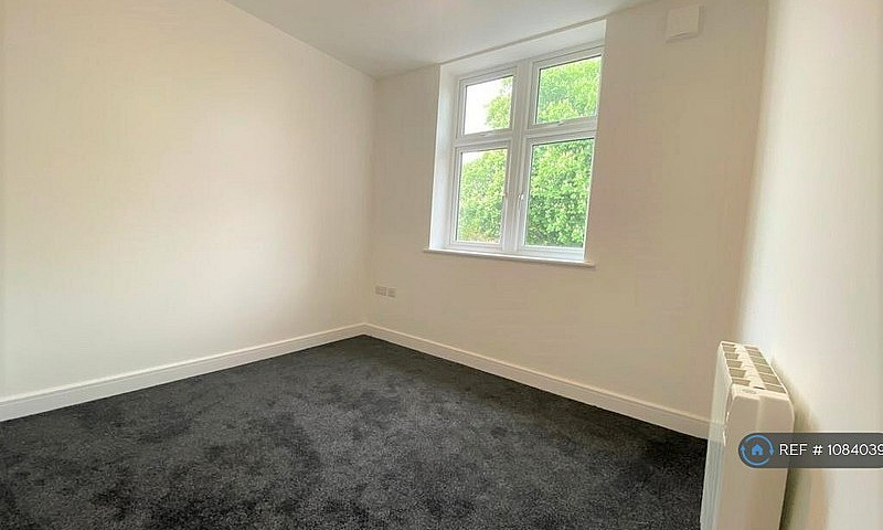 2 Bedroom Flat In Po...