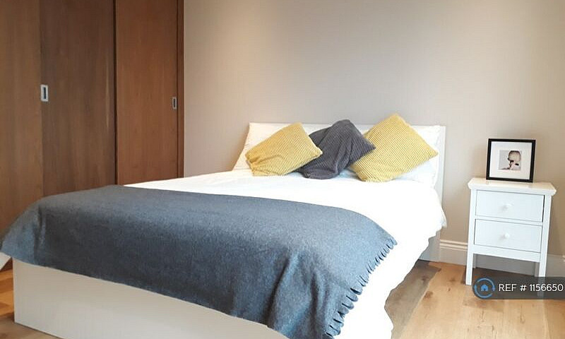 2 Bedroom Flat In Fe...