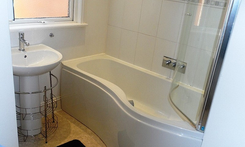 1 Bed 1 Bath/Showroo...