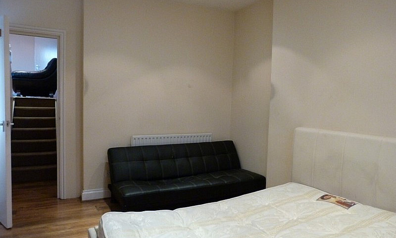 Large 2 Bedroom Flat...