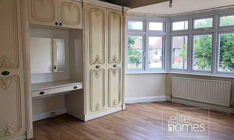 4 Bedroom Semi-Detac...