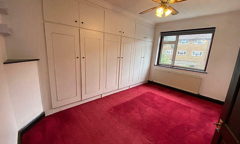 Spacious 3 Bedroom S...